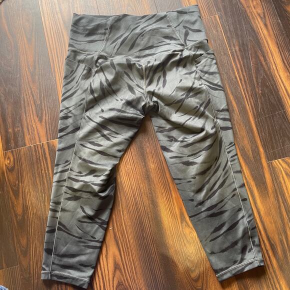 Athleta Salutation Stash High Rise 7/8 Length Leggings Pockets - Picture 2 of 9